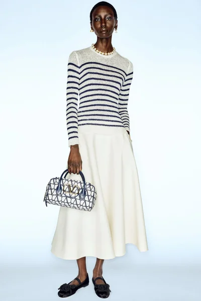 Look 16